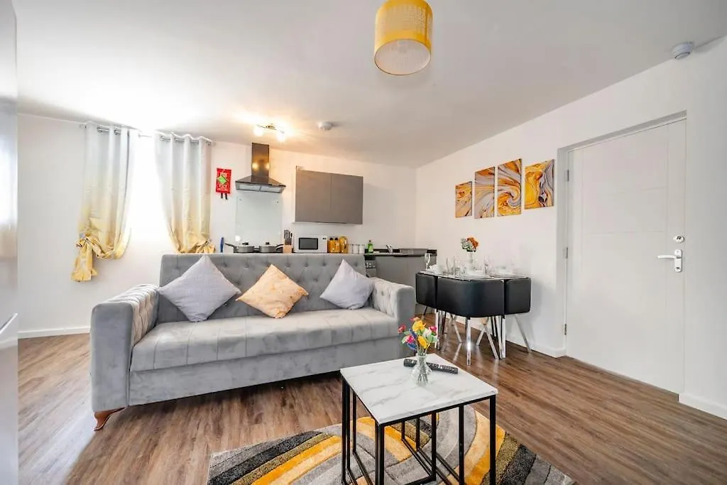 *F2Br* For Your Most Relaxed & Cosy Stay + Free Parking & Wifi Batley Apartment
